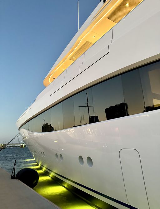 superyacht arrow at the palm beach international boat show 2023