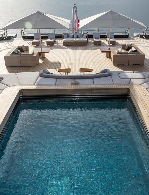 Superyacht LUNA's impressive swimming pool