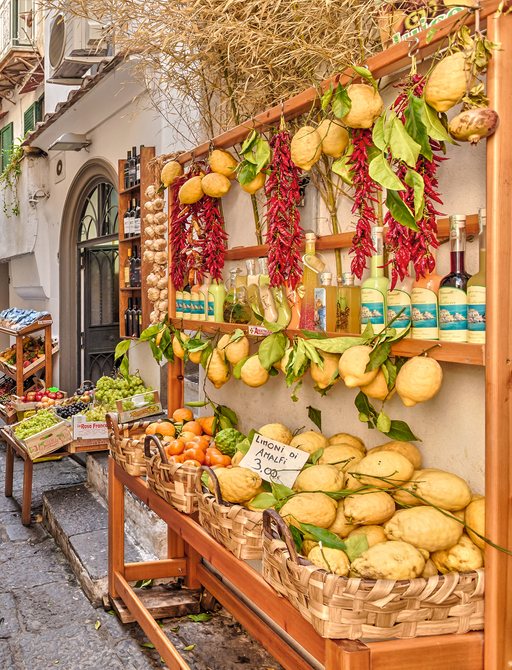 Lemons in the stalls along the Amalfi Coast