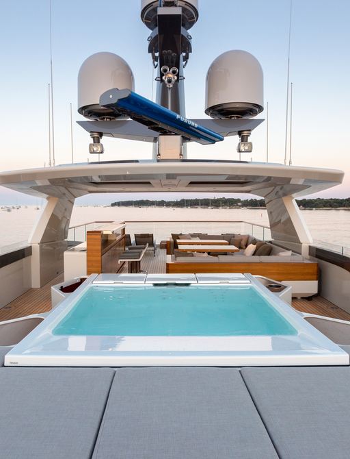 Sun deck and spa pool on superyacht VERTIGE