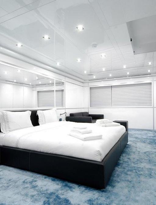motor yacht SERENITAS's master suite
