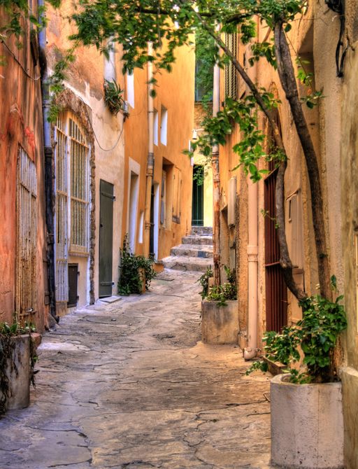 Narrow cobbled alleyway in Villefranche, French Riviera