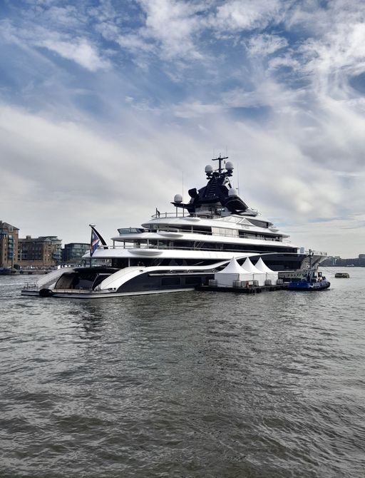 Superyacht Charter KISMET berthed in London