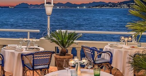 La Passagere Antibes waterfront dining area