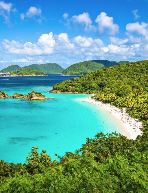 White sand beach and clear blue water on Caribbean islands in the British Virgin Islands