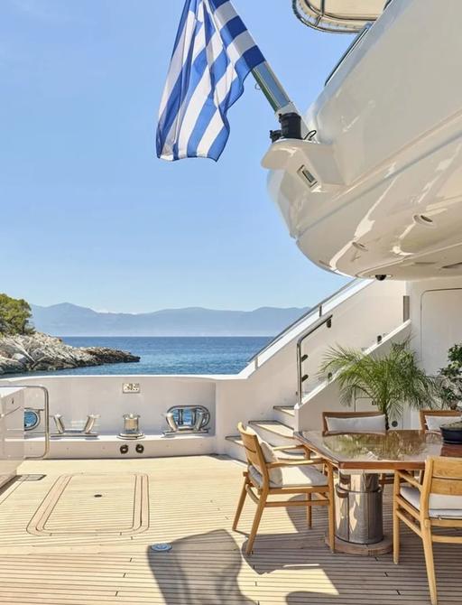 Charter yacht OASIS exteriors