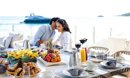 Why Dining On Deck Is Better than Any Restaurant 