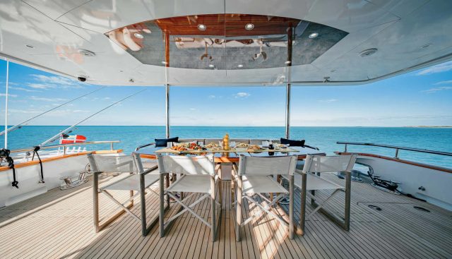 Beachfront Yacht 3