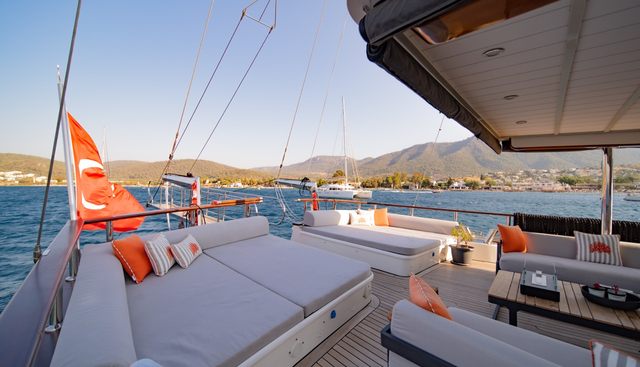 Caustic Yacht 4