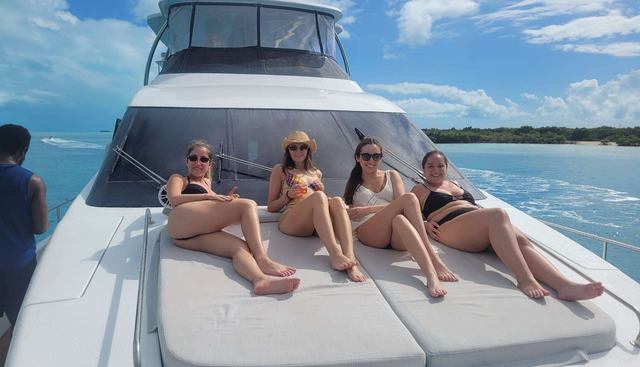 Saphire Blue Yacht 2