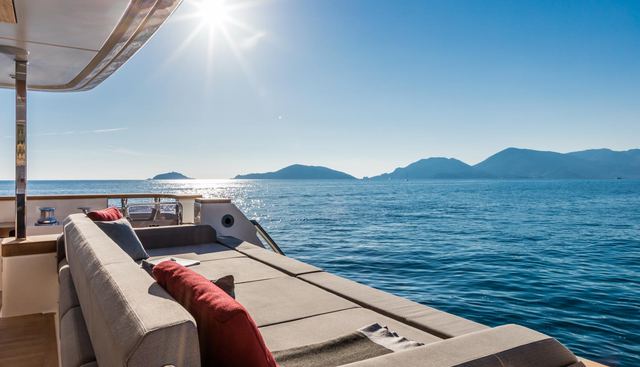 Upstream Yacht 4