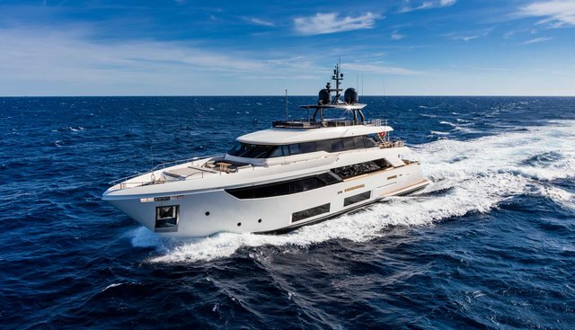 Upstream Yacht 2