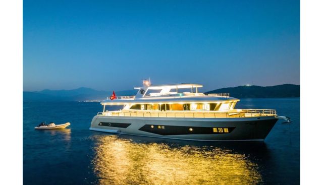 By C.F. Yacht 5