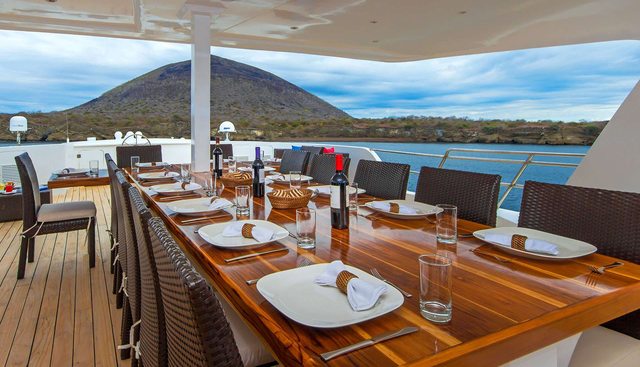 Natural Paradise Yacht 3