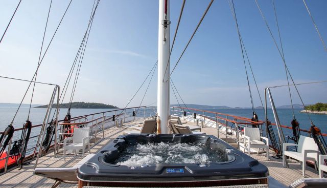 Amorena Yacht 2