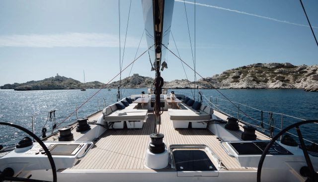 Victoria Yacht 3