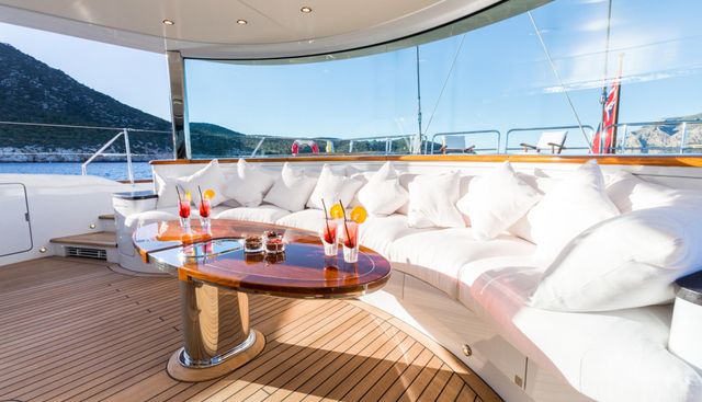 Q Yacht 4