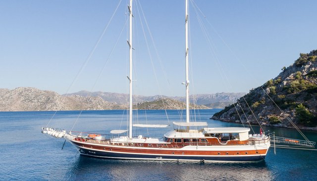Halcon Del Mar Charter Yacht