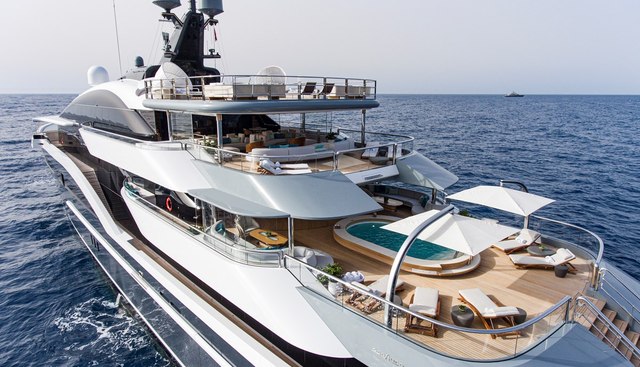 Luna Yacht 2