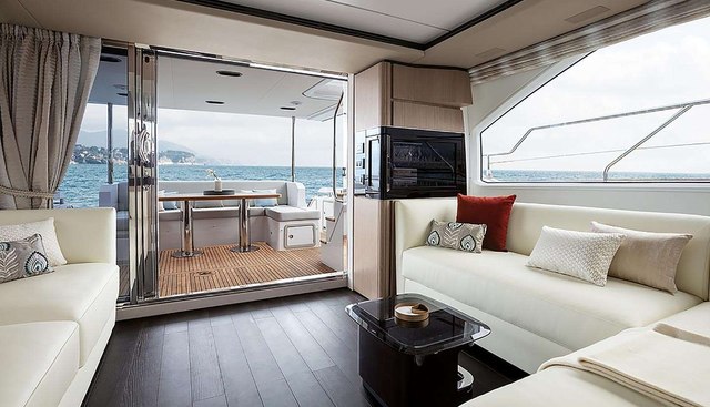 Mozz Yacht 5