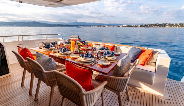 Calm Yacht 4