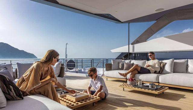 Alvium Yacht 2