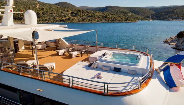 Cristal Yacht 2