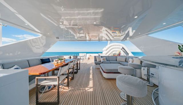 Beachfront Yacht 2