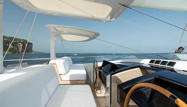 Twizzle Yacht 2
