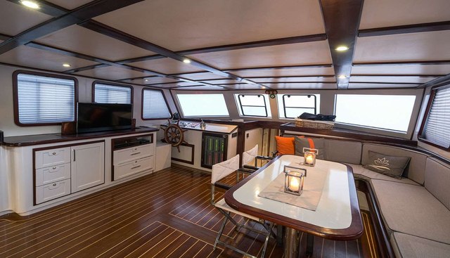 Lotus Yacht 5