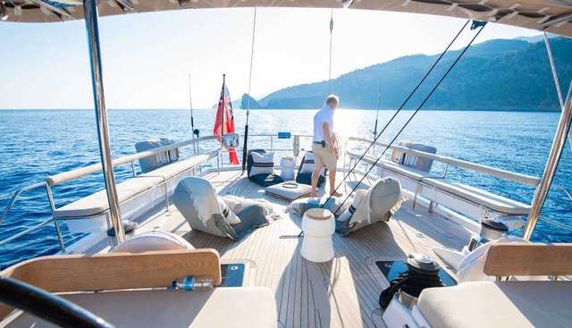 Champagne Hippy Yacht 3
