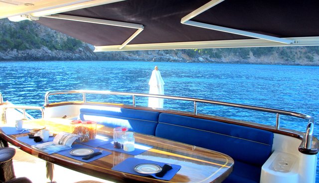 Smiles of London Yacht 4