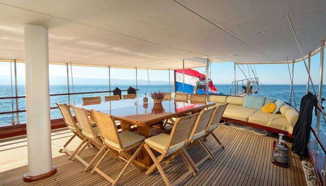 Linda Yacht 3