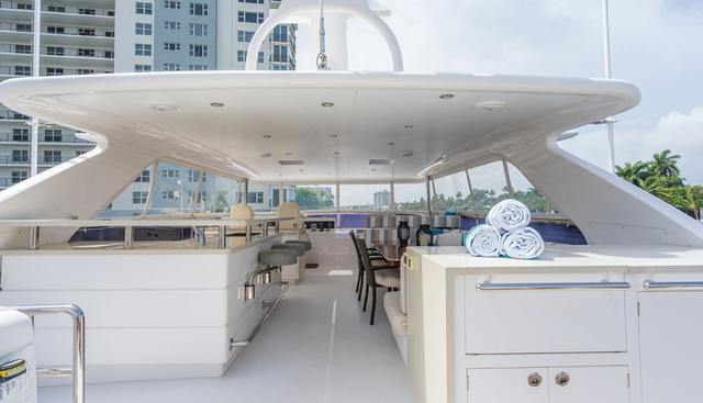 Pilot Lounge Yacht 4