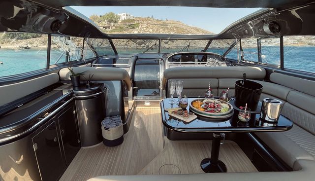 007 Yacht 2
