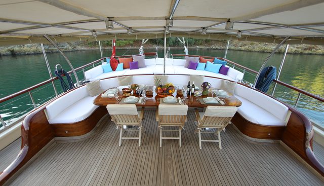 Dear Lila Yacht 3