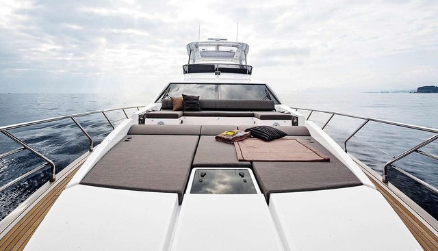 Mozz Yacht 2