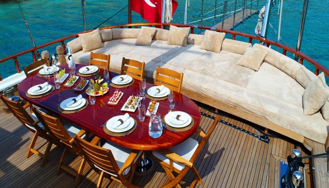 Torini Yacht 4
