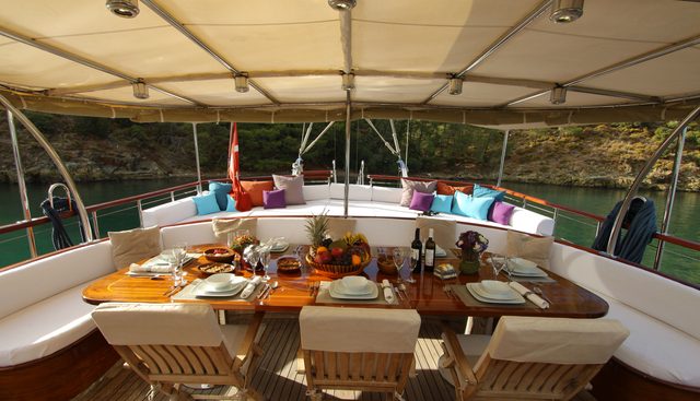 Dear Lila Yacht 5