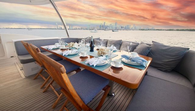 Happy Hour Yacht 4