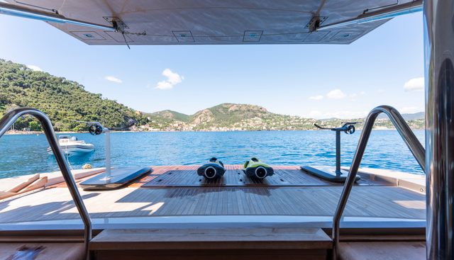 The Palm Yacht 4