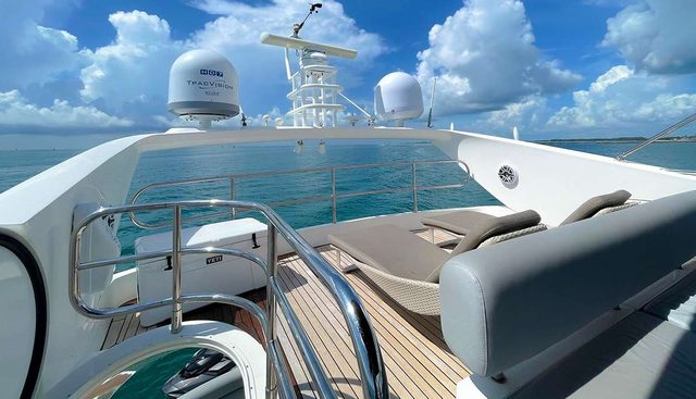 Twins Yacht 4