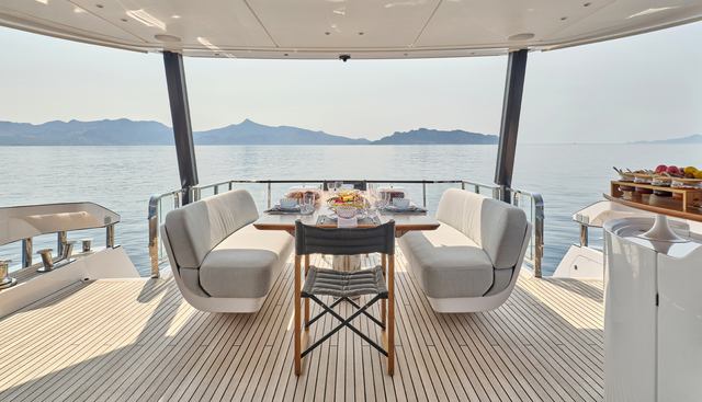 Aladdin Sane Yacht 4