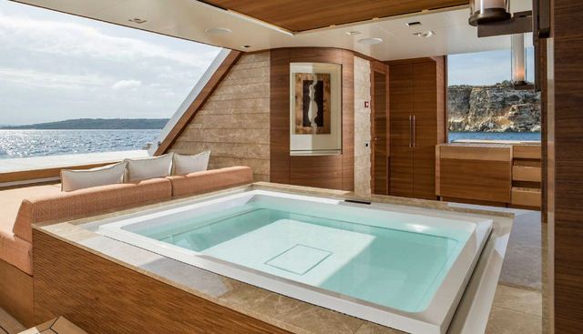 Life Saga Yacht 4