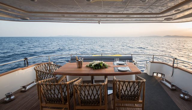Salty Yacht 4