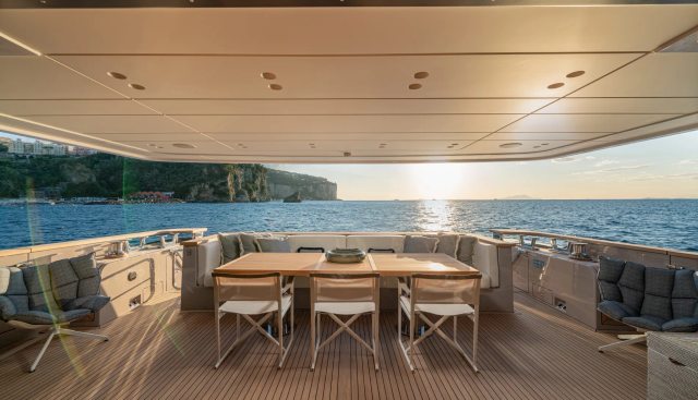 Invictus Yacht 4