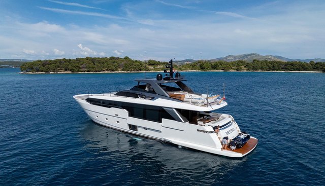 Destino Yacht 5