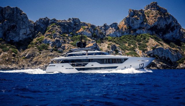Alvium Yacht 4