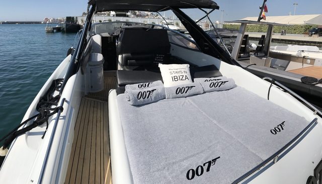 007 Yacht 2