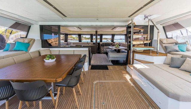 Azure Yacht 4